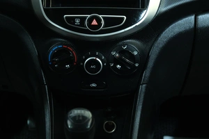 Хетчбэк Hyundai Solaris 2013 года, 779000 рублей, Омск