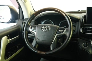 Внедорожник Toyota Land Cruiser 2017 года, 6489000 рублей, Омск