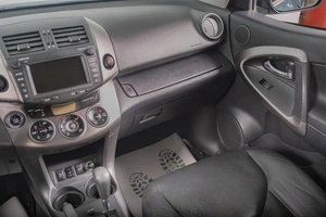 Внедорожник Toyota RAV4 2010 года, 1649000 рублей, Томск