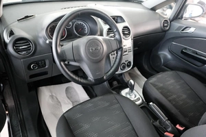 Хетчбэк Opel Corsa 2011 года, 489000 рублей, Омск