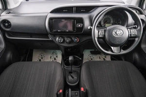 Хетчбэк Toyota Vitz 2019 года, 959000 рублей, Красноярск