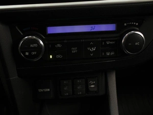 Хетчбэк Toyota Auris 2015 года, 1599000 рублей, Омск