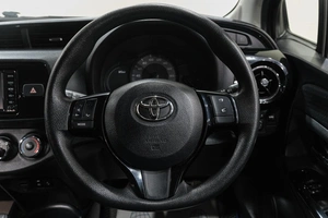 Хетчбэк Toyota Vitz 2018 года, 999000 рублей, Новокузнецк