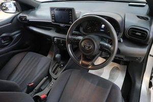 Хетчбэк Toyota Yaris 2021 года, 1289000 рублей, Омск