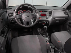 Хетчбэк Kia Rio 2009 года, 679000 рублей, Воронеж