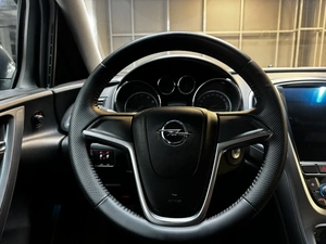 Седан Opel Astra 2013 года, 647000 рублей, Красноярск