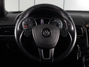 Внедорожник Volkswagen Touareg 2016 года, 3000000 рублей, Ростов-на-Дону