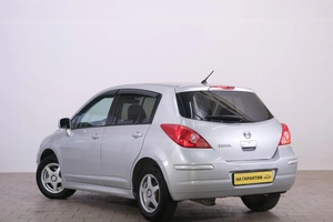 Хетчбэк Nissan Tiida 2011 года, 929000 рублей, Омск