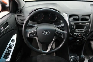 Хетчбэк Hyundai Solaris 2015 года, 949000 рублей, Омск