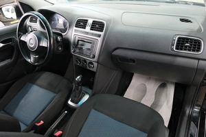 Седан Volkswagen Polo 2013 года, 799000 рублей, Омск