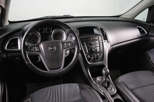 Хетчбэк Opel Astra 2013 года, 759000 рублей, Сургут