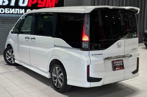 Минивэн Honda Stepwgn 2016 года, 1840000 рублей, Красноярск