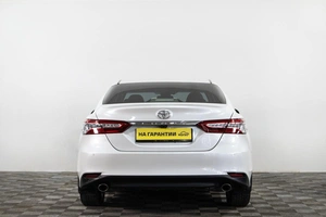 Седан Toyota Camry 2021 года, 3099000 рублей, Сургут