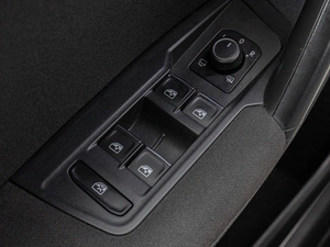 Внедорожник Volkswagen Tiguan 2017 года, 2325000 рублей, Краснодар