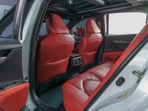 Седан Toyota Camry 2017 года, 2449000 рублей, Сургут