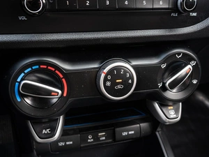 Хетчбэк Kia Rio X-Line 2018 года, 1690000 рублей, Краснодар