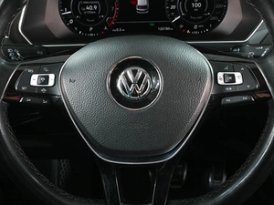 Внедорожник Volkswagen Tiguan 2018 года, 2799000 рублей, Ростов-на-Дону