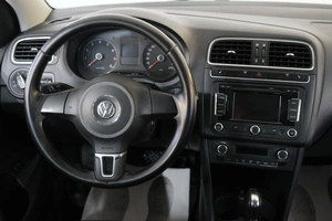 Седан Volkswagen Polo 2013 года, 919000 рублей, Омск