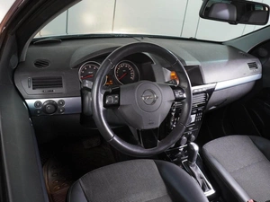 Седан Opel Astra 2011 года, 589000 рублей, Воронеж