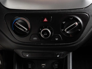 Седан Hyundai Solaris 2019 года, 1350000 рублей, Тюмень