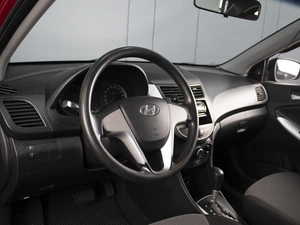 Седан Hyundai Solaris 2011 года, 750000 рублей, Омск