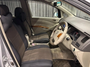 Минивэн Toyota Isis 2010 года, 1090000 рублей, Красноярск