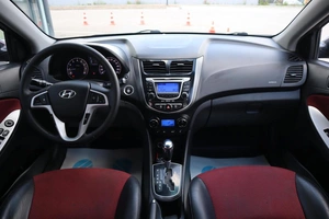 Хэтчбек Hyundai Solaris 2012 года, 990000 рублей, Мирное