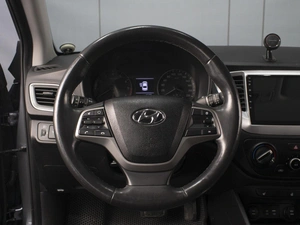 Седан Hyundai Solaris 2017 года, 1220000 рублей, Омск