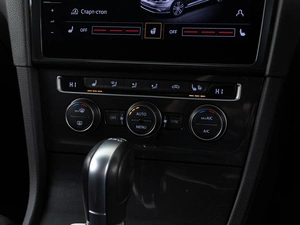 Универсал Volkswagen Golf 2019 года, 2491046 рублей, Москва
