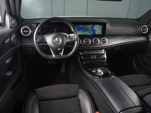 Седан Mercedes-benz E-класс 2017 года, 3515000 рублей, Красный Пахарь