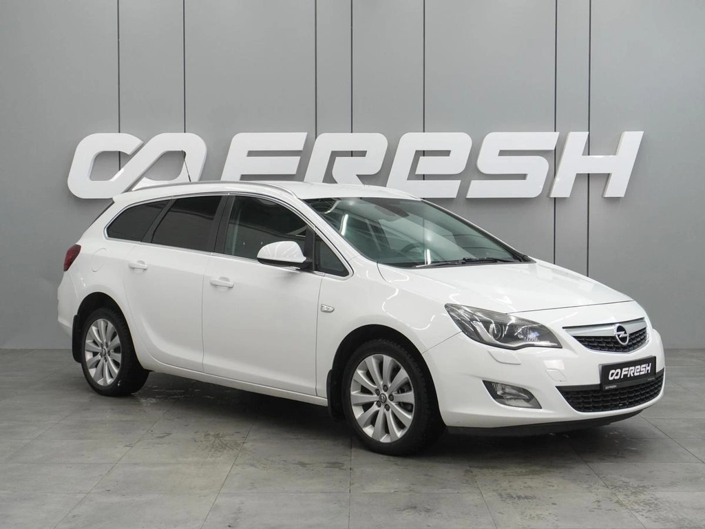 Универсал Opel Astra 2012 года, 744000 рублей, Воронеж