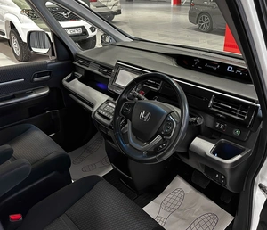 Минивэн Honda Stepwgn 2016 года, 1840000 рублей, Красноярск