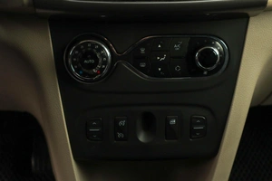 Седан Renault Logan 2017 года, 969000 рублей, Челябинск