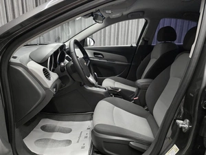 Седан Chevrolet Cruze 2010 года, 635000 рублей, Красноярск