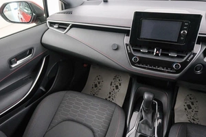 Хетчбэк Toyota Corolla 2018 года, 1519000 рублей, Красноярск