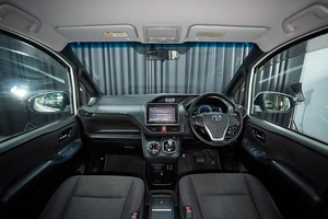 Минивэн Toyota Voxy 2015 года, 1797000 рублей, Красноярск