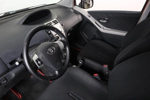 Хетчбэк Toyota Yaris 2008 года, 539000 рублей, Пермь