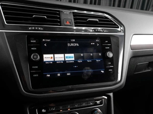 Внедорожник Volkswagen Tiguan 2018 года, 2299000 рублей, Тюмень