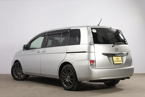 Минивэн Toyota Isis 2012 года, 1389000 рублей, Новосибирск