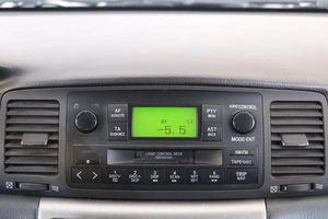 Хетчбэк Toyota Corolla 2002 года, 599000 рублей, Омск