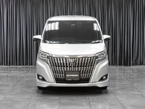 Минивэн Toyota Esquire 2019 года, 2449000 рублей, Тюмень