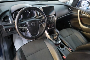 Хетчбэк Opel Astra 2011 года, 779000 рублей, Омск