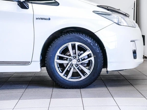 Лифтбек Toyota Prius 2011 года, 939000 рублей, Красноярск