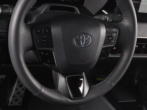 Седан Toyota Camry 2026 года, 4520000 рублей, Красный Пахарь