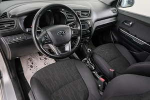 Седан Kia Rio 2012 года, 999000 рублей, Красноярск