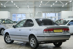 Седан Nissan Sunny 2001 года, 369000 рублей, Омск