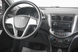 Седан Hyundai Solaris 2013 года, 929000 рублей, Кемерово