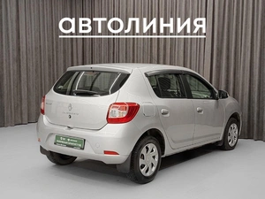 Хетчбэк Renault Sandero 2015 года, 680000 рублей, Красноярск