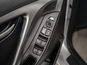 Седан Hyundai Avante 2011 года, 1050000 рублей, Красноярск