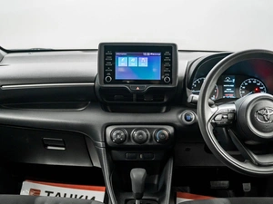 Хетчбэк Toyota Yaris 2020 года, 1075000 рублей, Красноярск